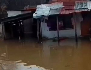 ЦУК: Поплави и одрони во западниот дел од земјата, евакуација на жители во Кичево