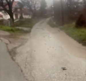 Поплавени улици и подруми – тешка ноќ и во Ресен