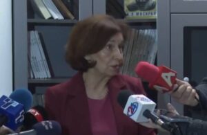 Силјановска Давкова: Нашето владино авионче колегите го нарекуваат авиончето на браќата Рајт