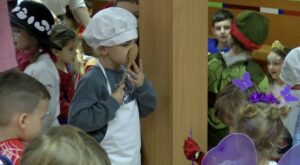 Kарневал „Марди Гра“ ги обединува децата и возрасните преку креативни лавиринти