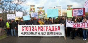 „Наша вода, наше право“ – жителите на виничкото село Блатец на протест против изградба на хидроцентрала