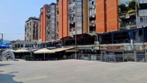 Зачадени домови и стрес, за среќа без жртви – пожар во угостителски објект во Трговскиот центар во Кочани