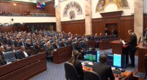 Родителите на жртвите во „Пулс“ незадоволни од комеморацијата во Собранието