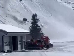 (Видео) Едно лице загина при пад на кабина на жичница во Швајцарија