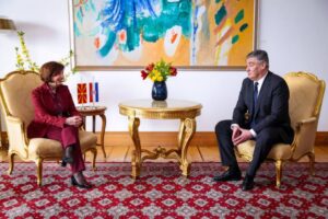 Милановиќ: Maкедонците сами треба да оценат што е добро за нив