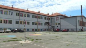 Уапсен 18-годишник за лажни закани за бомби во училишта во Тетово