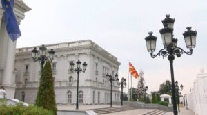 Цените растат, мерки нема – владата со старата реторика „ја следиме состојбата“