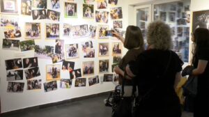 (видео) Изложба „Пркосните 12“ во КЦ Јадро – фотографијата како средство за комуникација и експресија