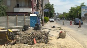 Нова ограда за заштита на градилиштето кое проголта тротоар