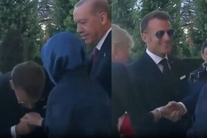 (Видео) Макрон сакаше да ја бакне раката на сопругата на Ердоган, таа го одби