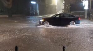 (Видео) Улици претворени во реки – силно невреме вечерва ја зафати Битола