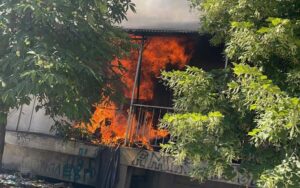 Пожар избувна во магацин во скопската населба Кисела Вода