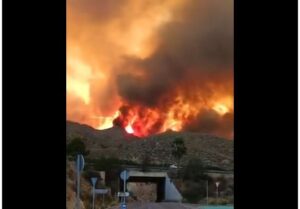 (Видео) Најразорниот пожар во Јужна Шпанија однесе жртви и има над 150 повредени, се бара помош за спас